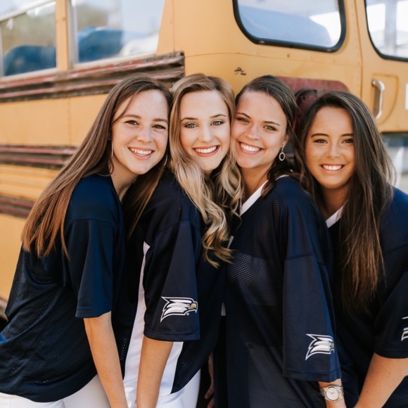 Meet your Posher, Tayler - Picture 2 of 4